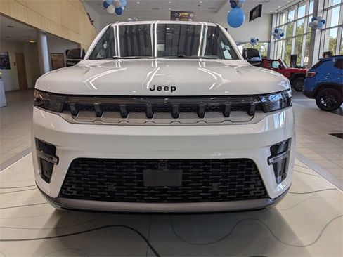 New 2026 Jeep Grand Wagoneer 4WD w/ Premium Group I image 8