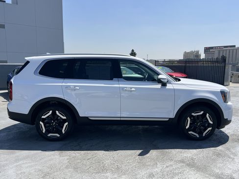 Used 2025 Kia Telluride S FWD image 9