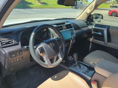 Used 2020 Toyota 4Runner SR5 Premium w/ Moonroof Package AWD/4WD image 11