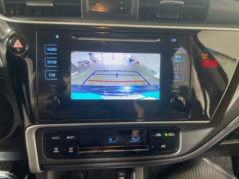Used 2018 Toyota Corolla SE FWD image 16