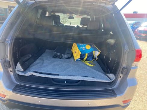 Used 2019 Jeep Grand Cherokee Laredo w/ Security & Convenience Group image 25