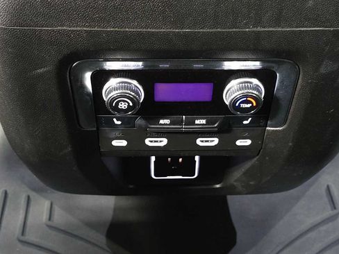 Used 2024 GMC Yukon Denali w/ Advanced Technology Package AWD/4WD image 18