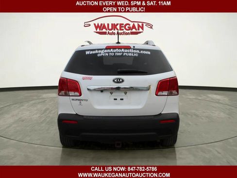 Used 2013 Kia Sorento LX w/ Convenience Pkg FWD image 4
