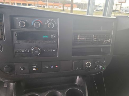 Used 2018 Chevrolet Express 4500 Extended w/ Driver Convenience Package image 14