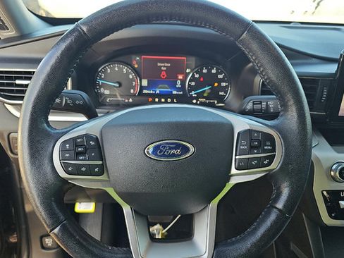 Used 2021 Ford Explorer XLT w/ Equipment Group 202A AWD/4WD image 5