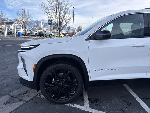 New 2026 Chevrolet Traverse LT w/ LPO, Floor Liner Package image 9