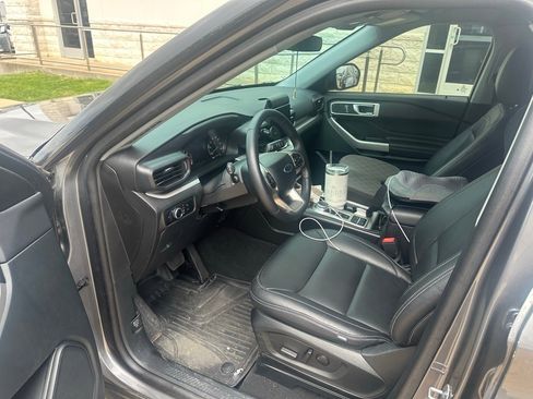 Used 2024 Ford Explorer XLT image 11