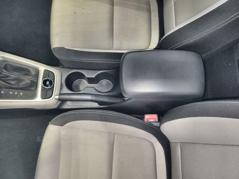 Used 2025 Hyundai Venue SEL image 21