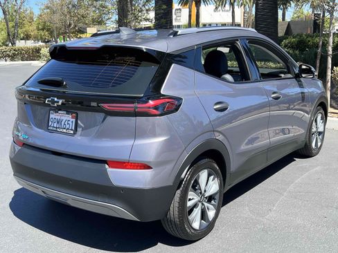 Used 2022 Chevrolet Bolt EUV LT w/ Convenience Package FWD image 17