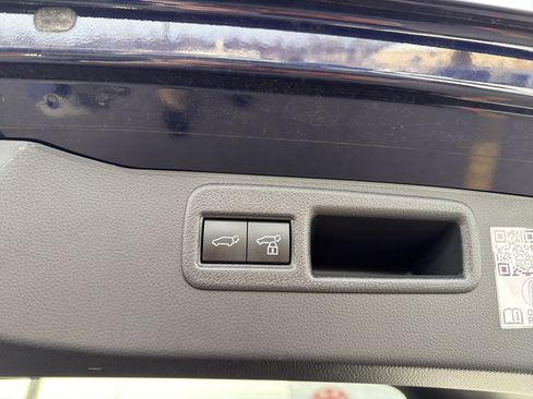 Used 2023 Toyota Venza LE image 23