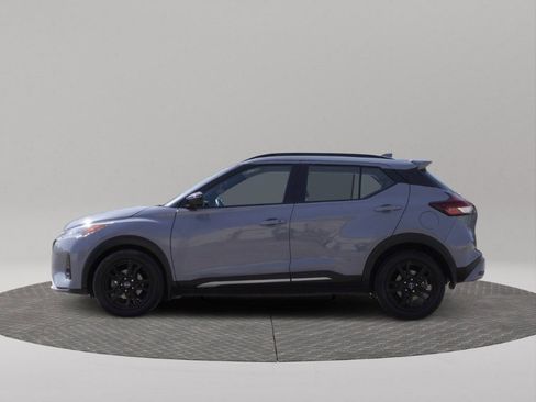 Used 2023 Nissan Kicks SR w/ SR Premium Package image 3
