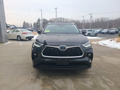 Used 2023 Toyota Highlander Bronze Edition image 3