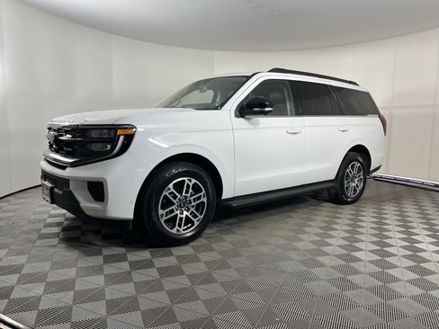 Used 2025 Ford Expedition Active image 2