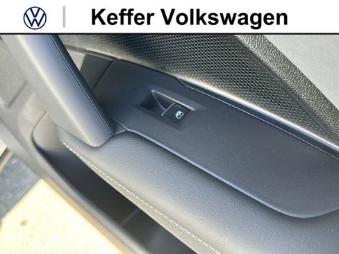 New 2026 Volkswagen Tiguan SE AWD/4WD image 32