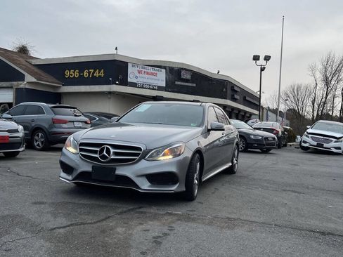 Used 2015 Mercedes-Benz E 350 4MATIC Sedan image 3