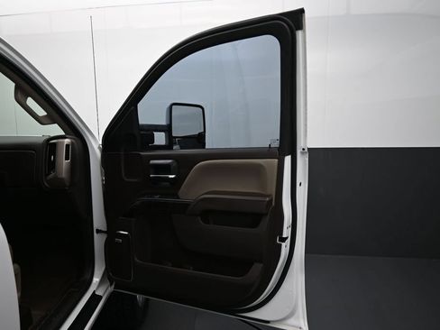 Used 2015 GMC Sierra 2500 Denali w/ Duramax Plus Package AWD/4WD image 19