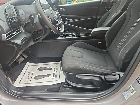 Used 2023 Hyundai Elantra SEL w/ Convenience Package image 10