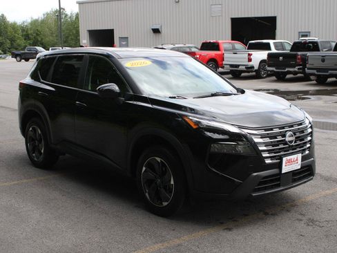 Used 2026 Nissan Rogue SV AWD/4WD image 3