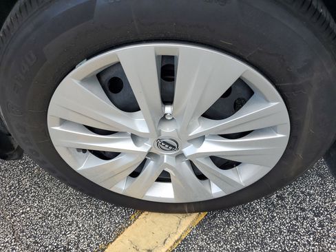 Used 2024 Nissan Sentra S image 6