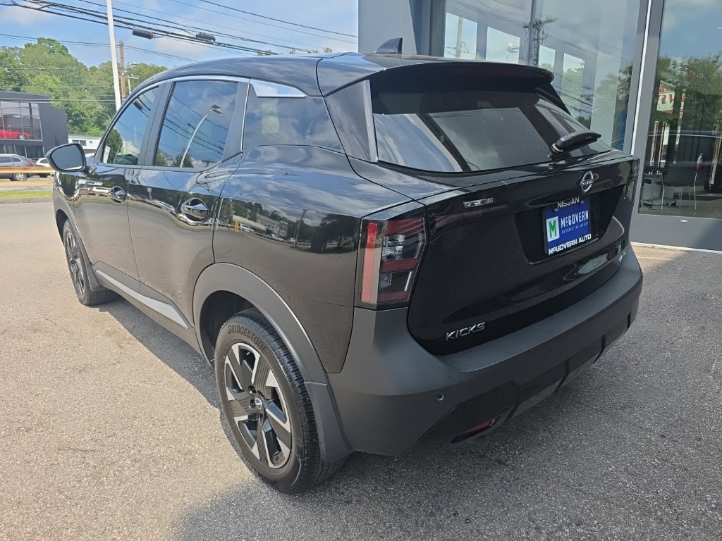 Certified 2025 Nissan Kicks SV AWD/4WD image 4