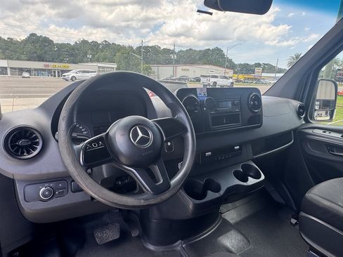 Used 2019 Mercedes-Benz Sprinter 144 image 9