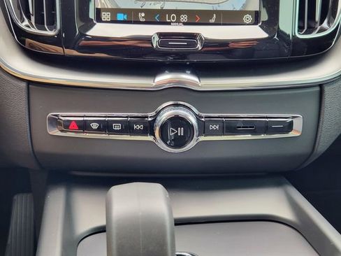 Used 2025 Volvo XC60 B5 Core w/ Climate Package image 20