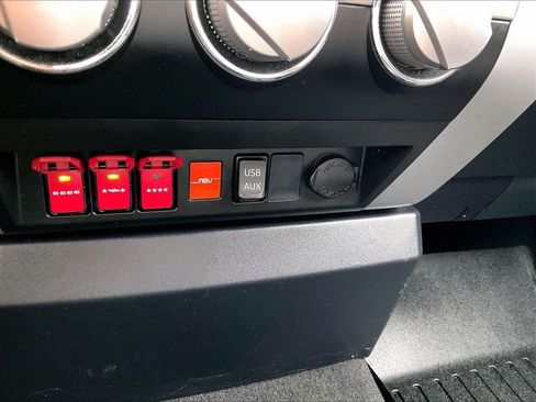Used 2017 Toyota Tundra SR5 AWD/4WD image 26