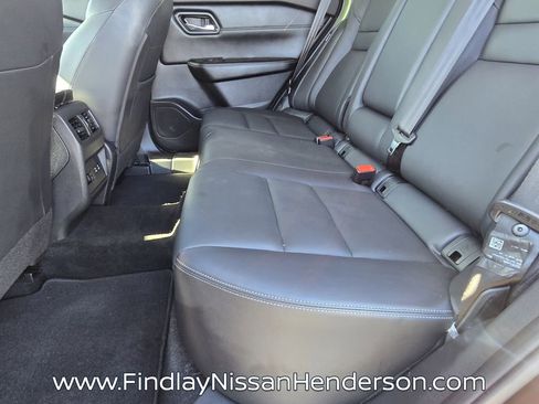 Used 2025 Nissan Rogue SL w/ Tech Package image 12