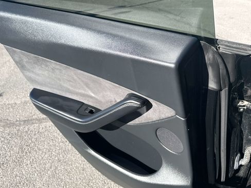 Used 2021 Tesla Model Y Long Range image 15