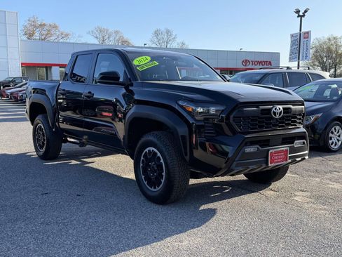 Certified 2024 Toyota Tacoma TRD Off-Road image 1