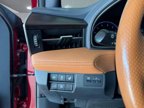 Used 2019 Toyota Avalon Limited FWD image 30