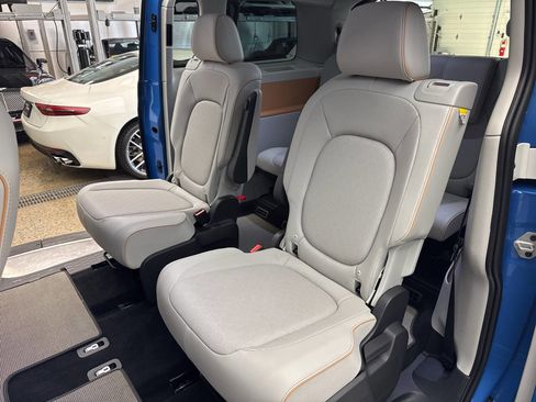 Used 2025 Volkswagen ID. Buzz 1st Edition image 29