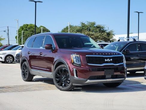 Used 2022 Kia Telluride EX w/ EX Premium Package FWD image 2