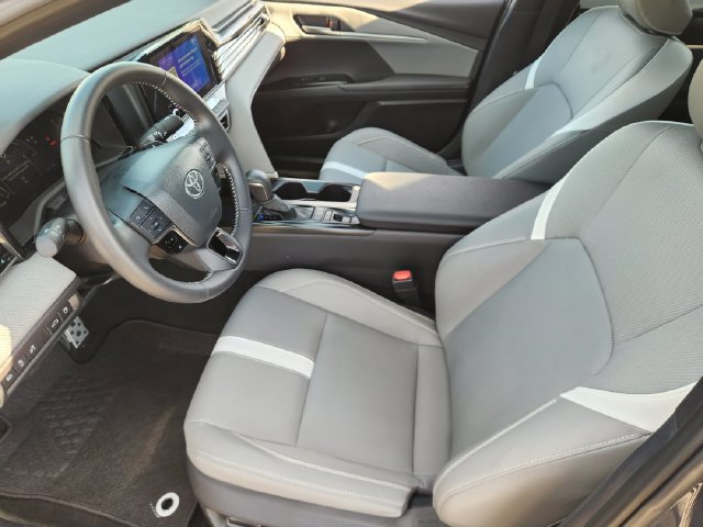 Used 2025 Toyota Camry SE w/ Convenience Package FWD image 11