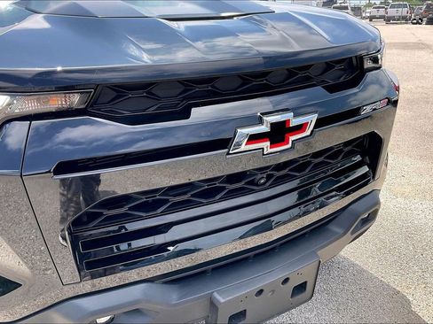 Used 2025 Chevrolet Colorado ZR2 w/ Midnight Edition AWD/4WD image 34