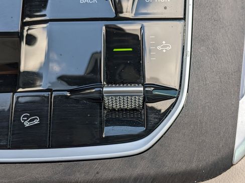 Used 2021 BMW X7 xDrive40i w/ Premium Package image 28