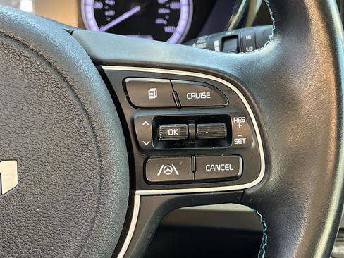 Used 2022 Kia Niro LXS image 25