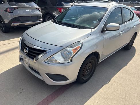 Used 2019 Nissan Versa SV FWD image 1