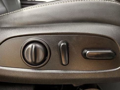 Used 2021 GMC Acadia SLT w/ Elevation Edition image 29