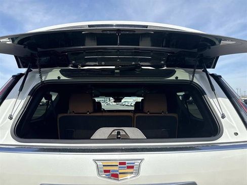 Used 2025 Cadillac Escalade ESV Premium Luxury w/ Touring Package image 8