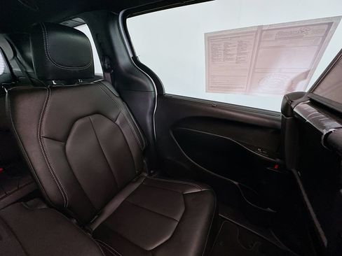 Used 2026 Chrysler Pacifica Select FWD image 14