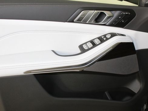 New 2026 BMW X7 xDrive40i w/ Premium Package image 11