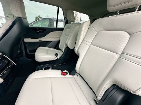New 2026 Lincoln Aviator 2WD image 4