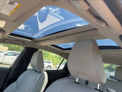 Used 2024 Toyota Prius XLE FWD image 18