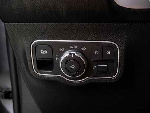 Used 2022 Mercedes-Benz GLB 250 4MATIC image 25