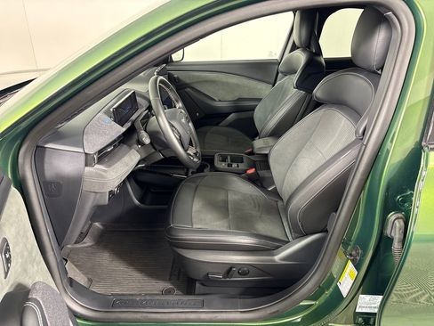 Certified 2025 Ford Mustang Mach-E GT image 30