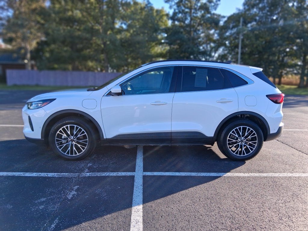 Used 2023 Ford Escape SE w/ PHEV Premium Package FWD image 4