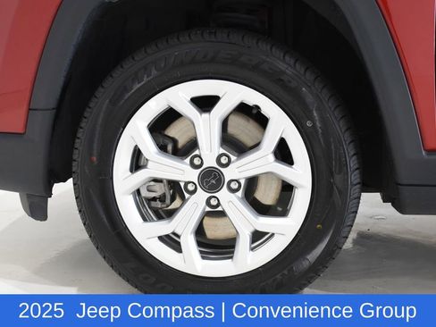 Used 2025 Jeep Compass Latitude w/ Sun & Sound Group image 6