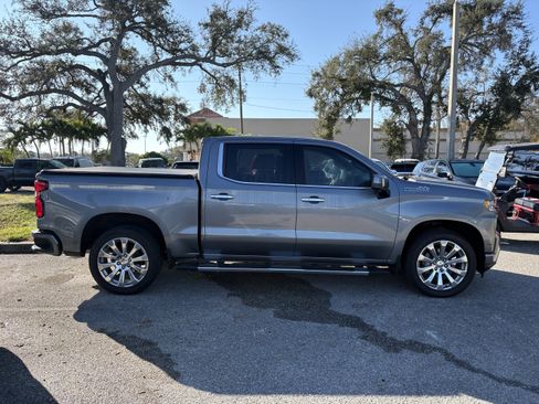 Used 2022 Chevrolet Silverado 1500 High Country w/ Technology Package image 8