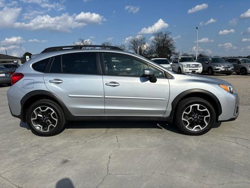 Used 2016 Subaru Crosstrek 2.0i Premium image 3